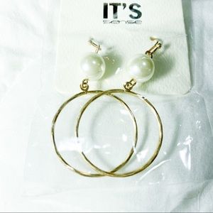 NWT Hammered Gold & Faux Pearl Hoop Earrings